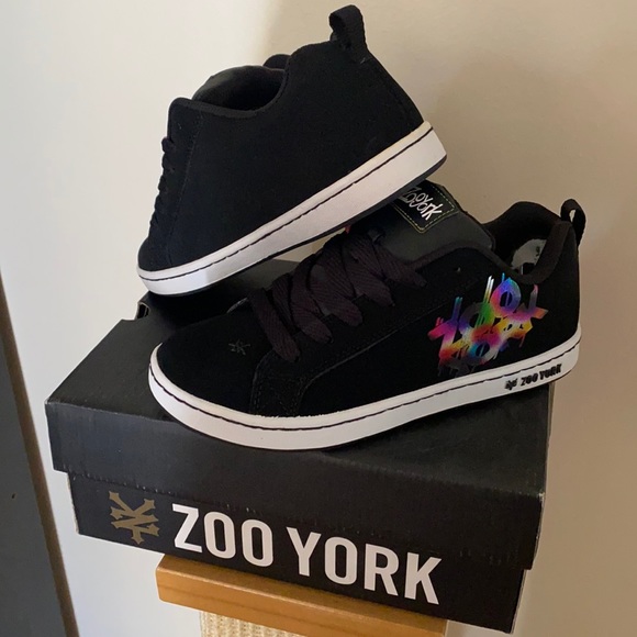 Sneakers - Picture 1 of 4